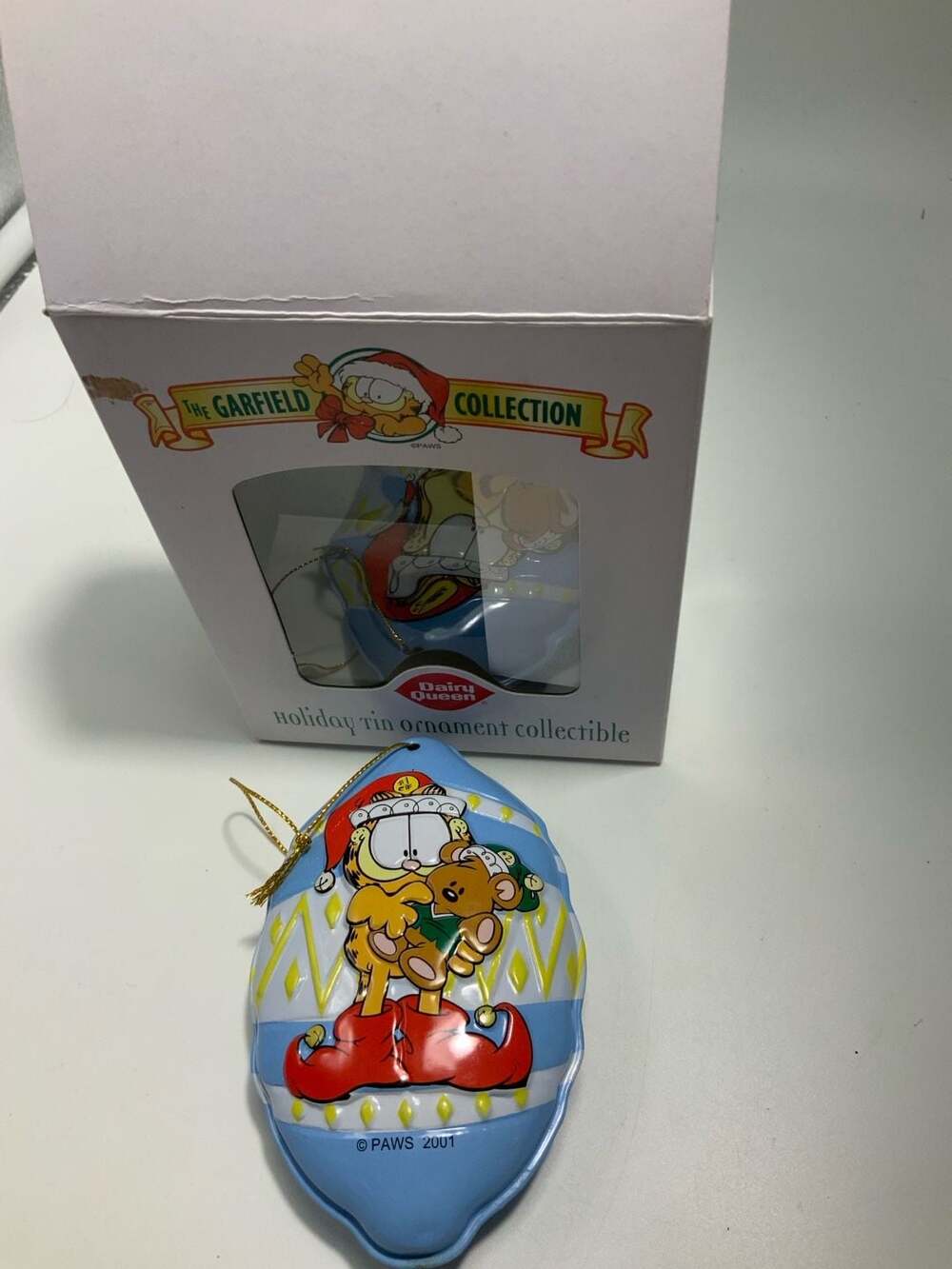 Garfield Dairy Queen Holiday Tin Ornament Collectible PAWS 2001